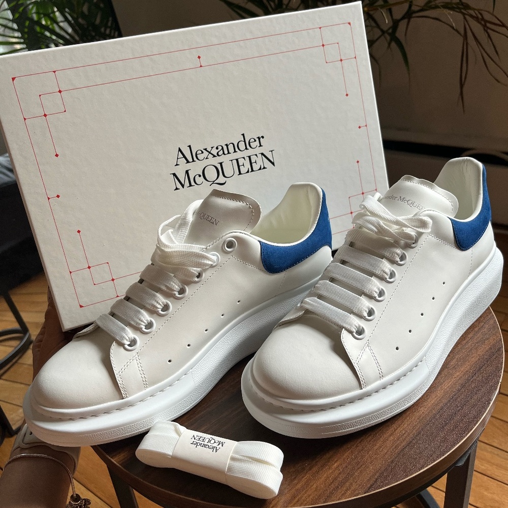 Alexander McQueen Oversized sneakers in White/Paris Blue, Men US 9 - EU 42